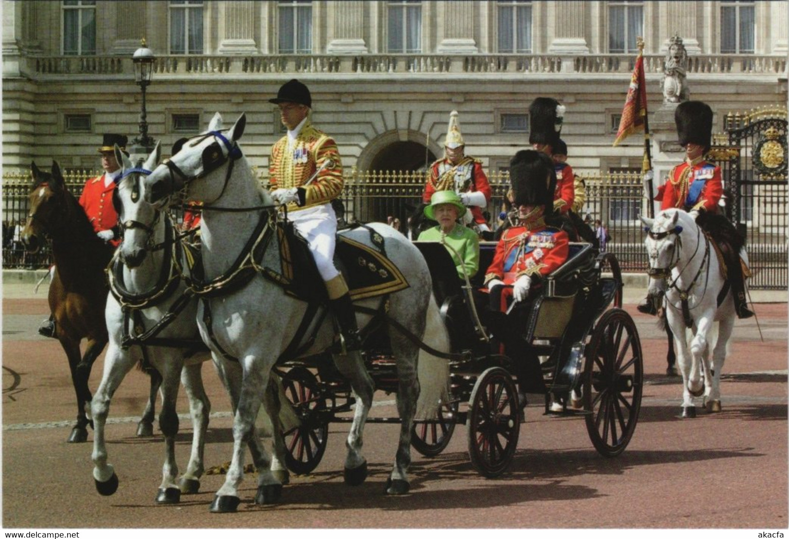 CPM AK H.M. Queen Elizabeth II&H.R.H. Prince Philip BRITISH ROYALTY (766615) - Familles Royales