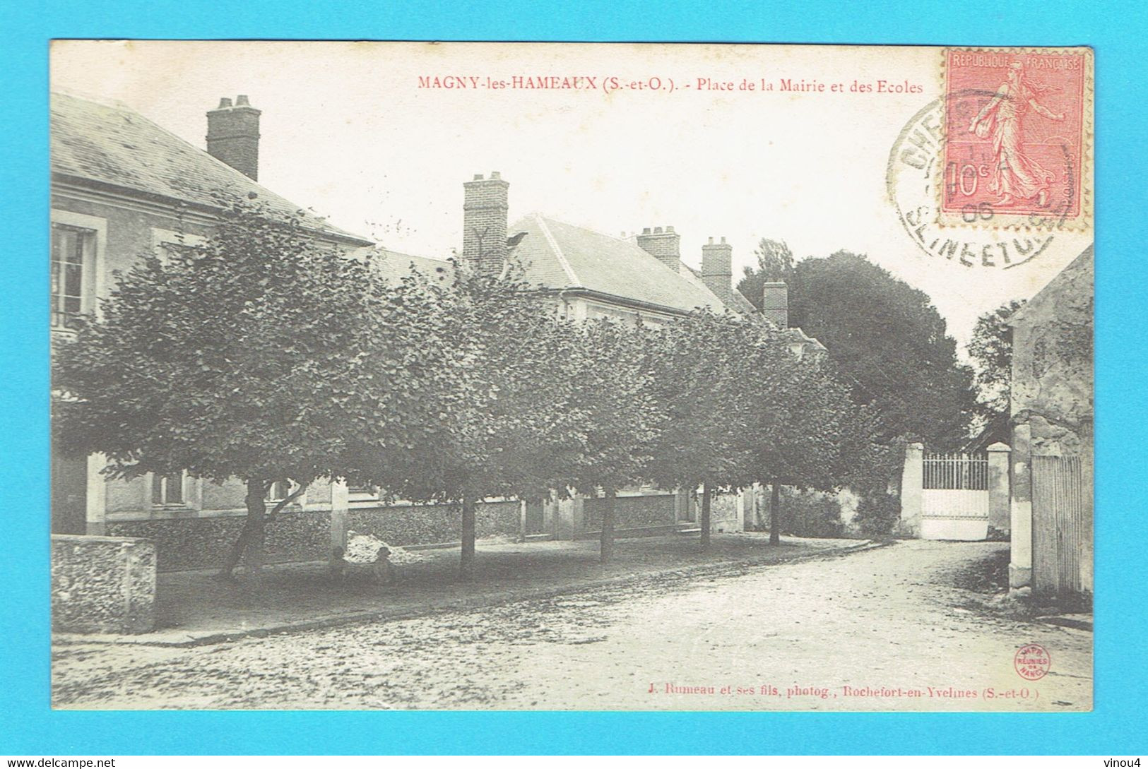 CPA MAGNY LES HAMEAUX - Place De La Mairie Et Des Ecoles - 78 Yvelines - Magny-les-Hameaux