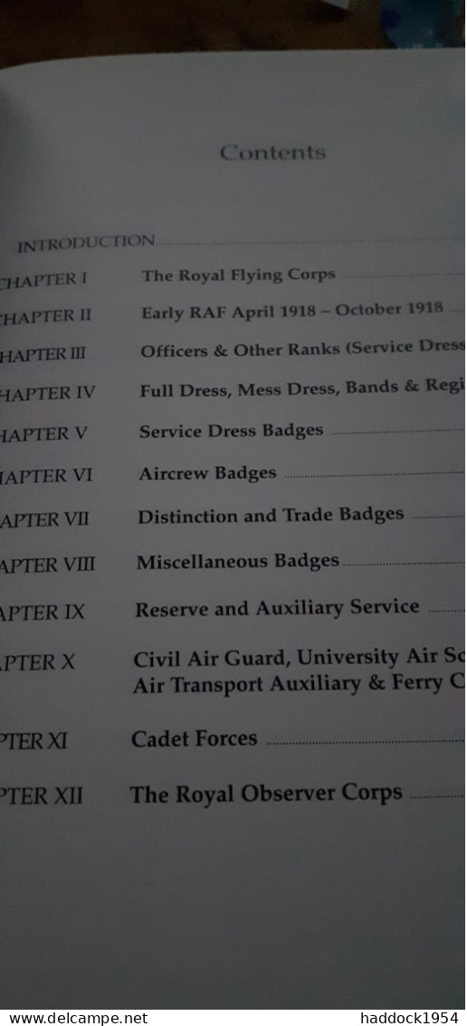 Badges And Uniforms Of The Royal Air Force MALCOLM C. HOBART Leo Cooper 2000 - Ejército Británico