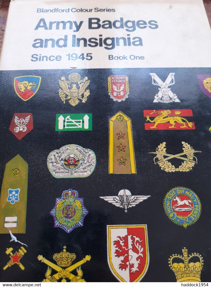 Army Badges And Insignia Since 1945 Book One GUIDO ROSIGNOLI Blandford Press 1976 - War 1939-45