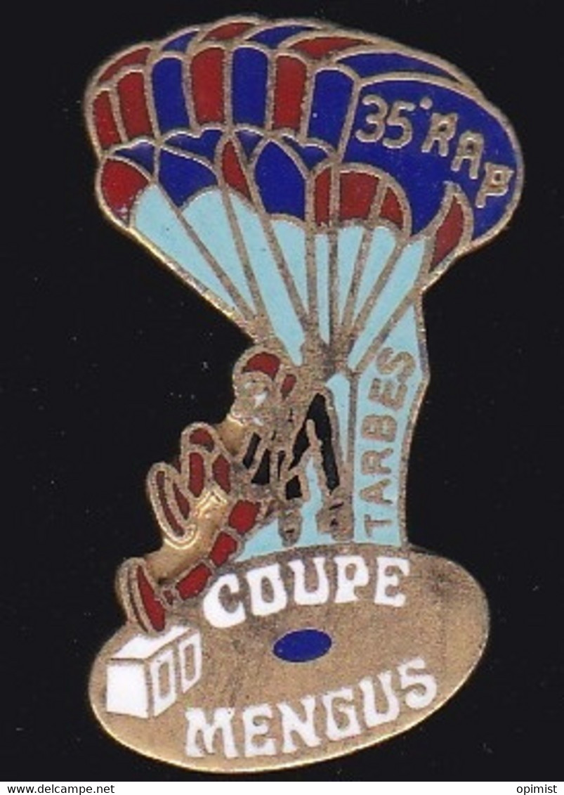 71294-Pin's-35 RAP Et De L'artillerie Parachutiste .coupe Mengus.Tarbes. - Parachutespringen