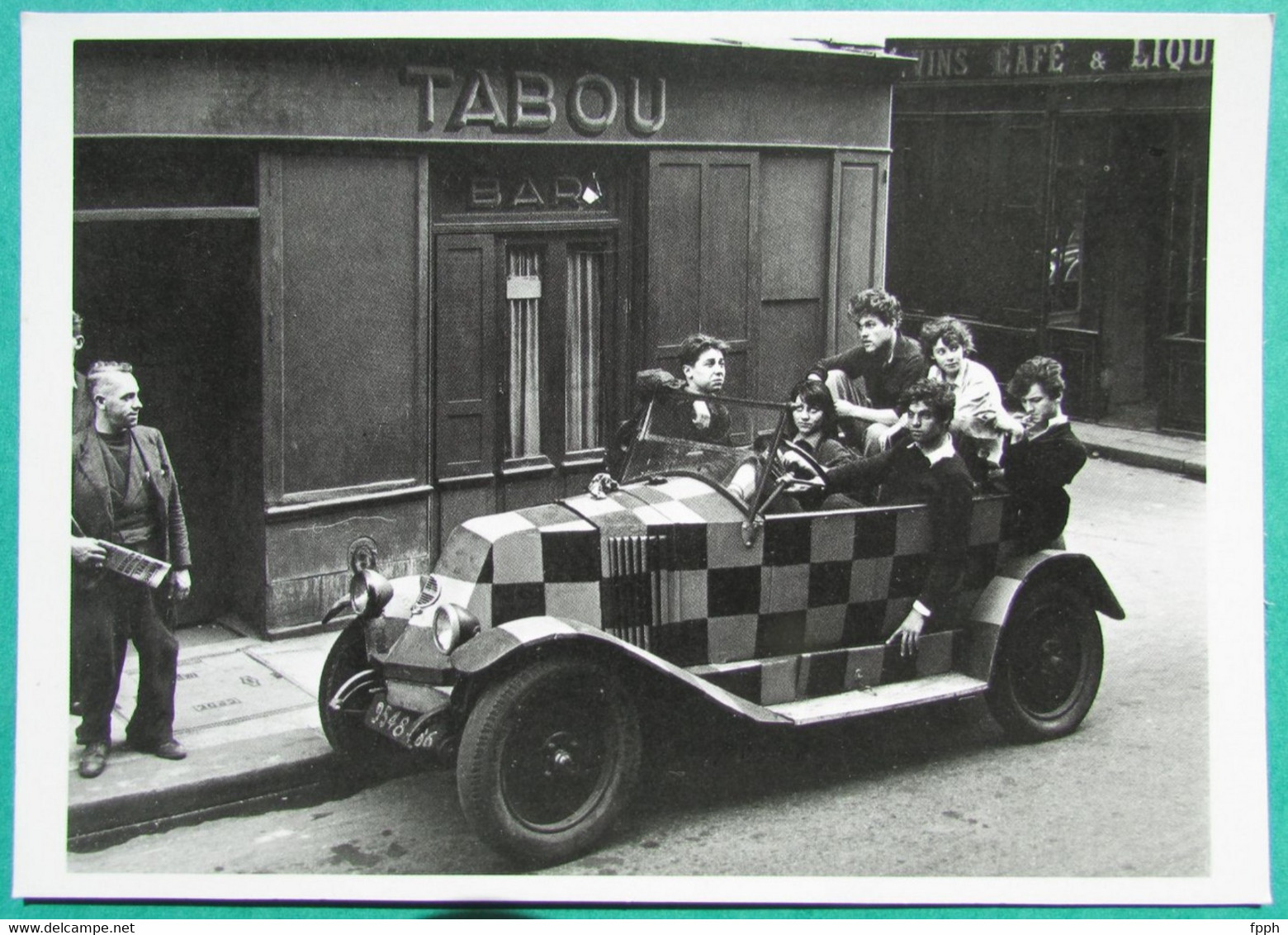 Robert Doisneau  -  La Voiture à Carreaux  -  Top 1987 - Doisneau