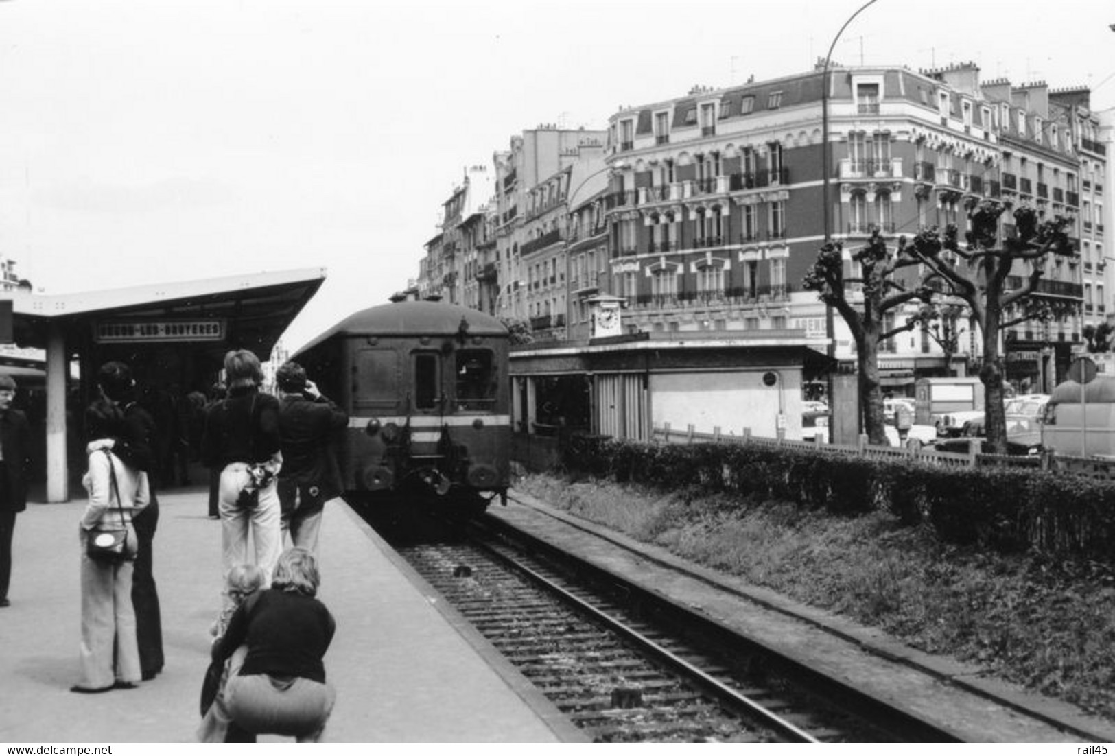 Bécon-les-Bruyères. Automotrice Standard. Cliché Jacques Bazin. 19-05-1973 - Treinen