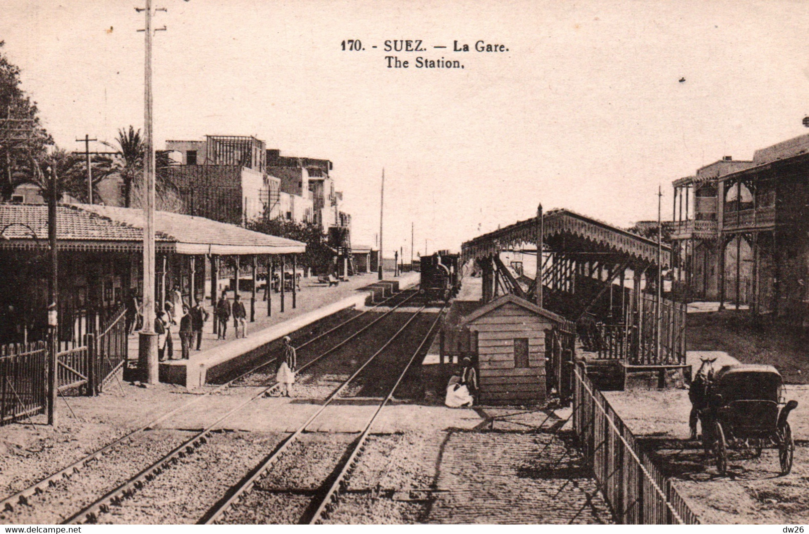 Suez - La Gare, Train Entrant En Gare - Carte N° 170 Non Circulée - Suez