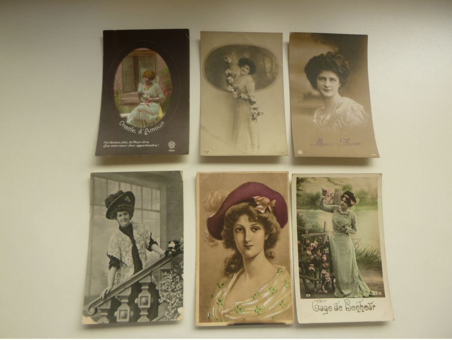 Beau lot de 60 cartes postales de fantaisie femmes femme Mooi lot van 60 postkaarten fantasie vrouwen vrouw - 60 scans