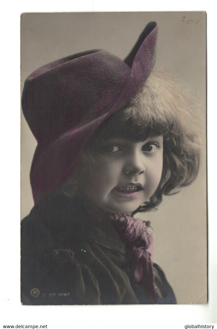 DG2068 -  JEUNE FILLE  FILLETTE , ENFANT, GIRL , FAMOUS TRAUT MODEL WITH BIG VELVET HAT - Portraits