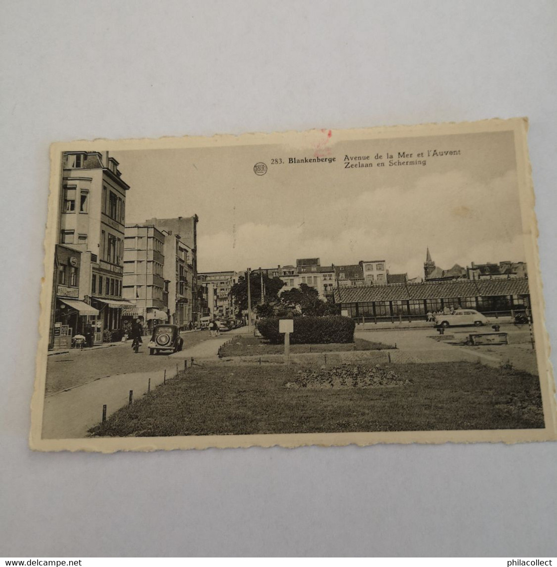 Blankenberge - Blankenberghe / Avenue De La Mer Et L'Auvent - Zeelaan En Scherming 1953 Schaaf Plek Bovenrand - Blankenberge