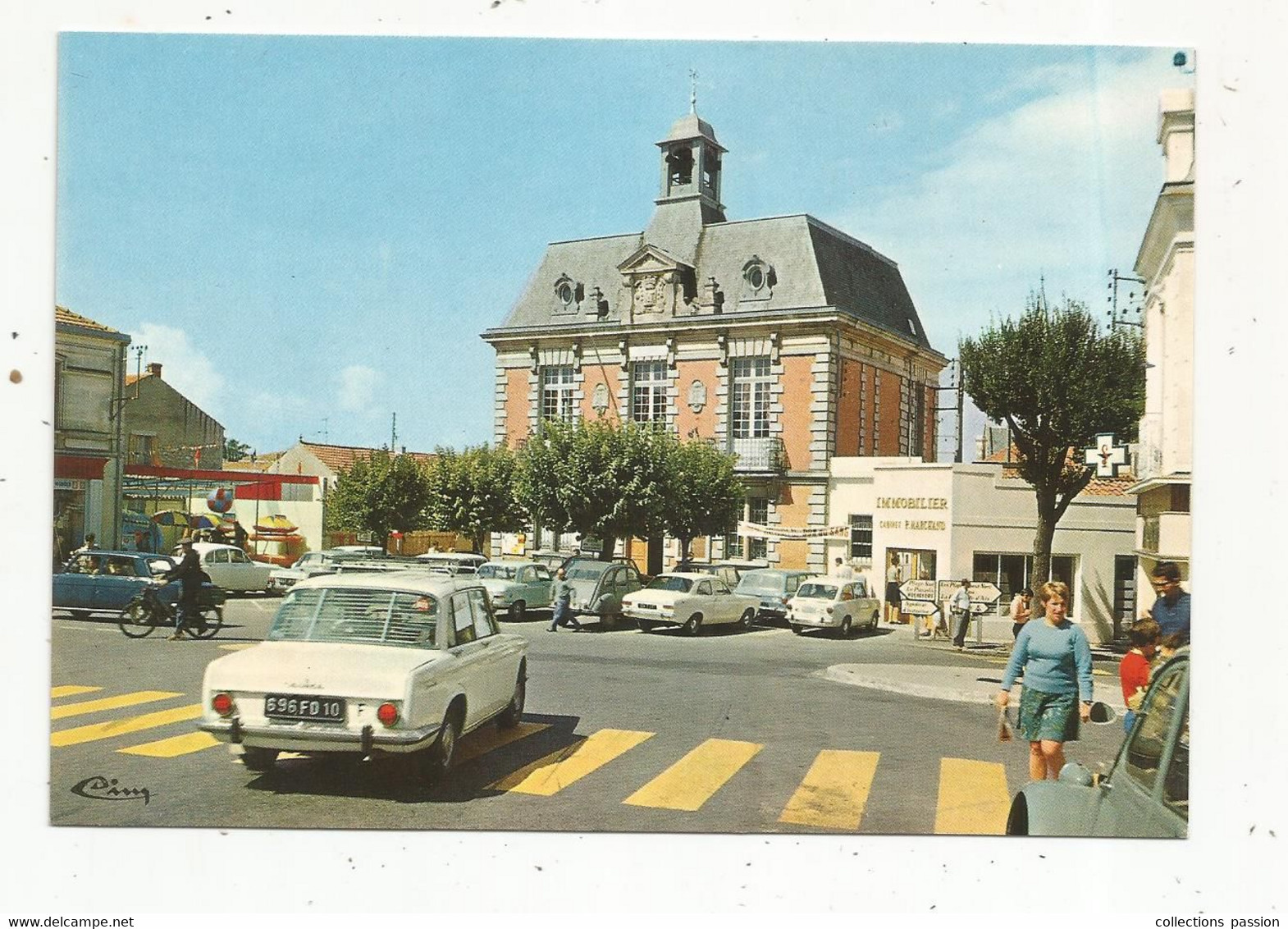 Cp , Automobiles , SIMCA , 2 Cv ...., 17 ,FOURAS ,place De L'hôtel De Ville ,vierge - Passenger Cars