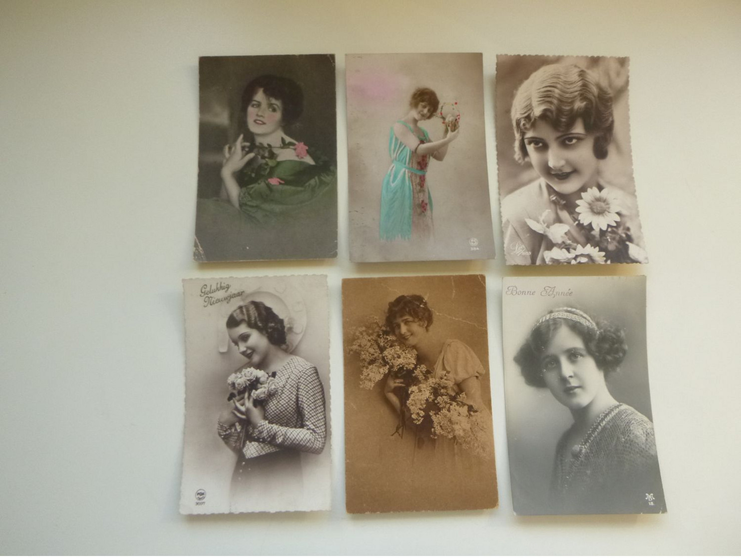 Beau lot de 60 cartes postales de fantaisie femmes femme Mooi lot van 60 postkaarten fantasie vrouwen vrouw - 60 scans