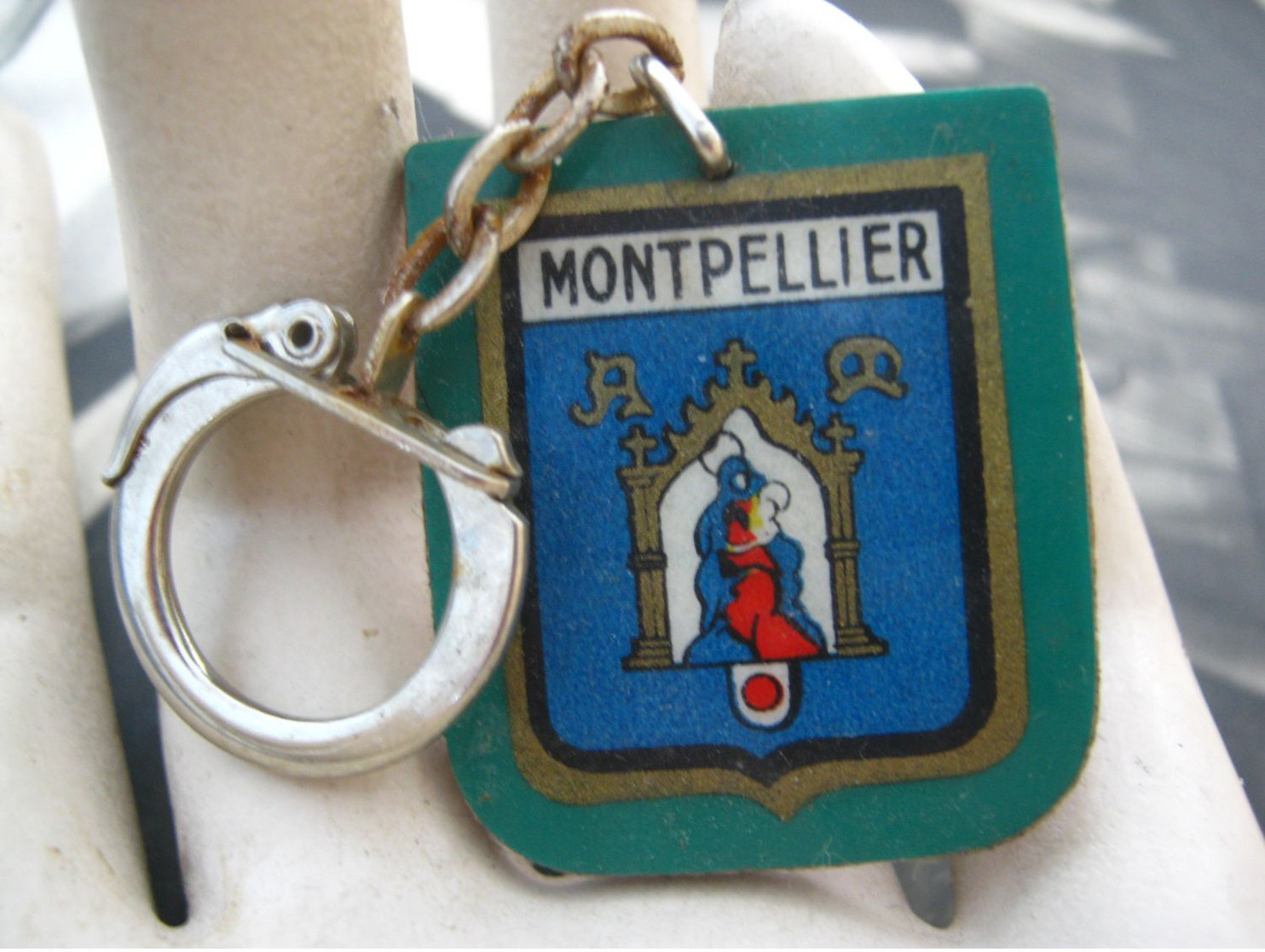 Ancien Porte Clefs Vintage Keychain  Keyring PC - MONTPELLIER  Blason Héraldique - FIXAUTO - Immatriculation - - Porte-clefs