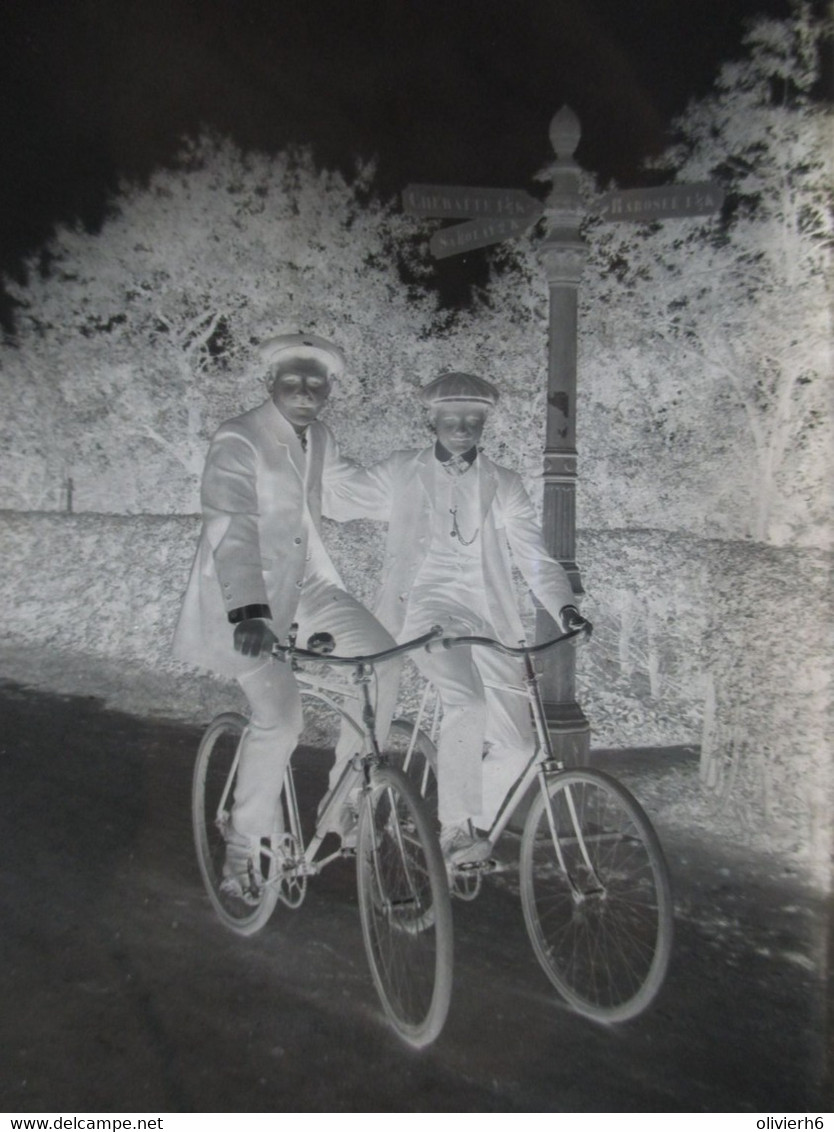 PHOTO SUR VERRE BELGIQUE (M2105) CYCLISTES A VISE (2 Vues) PANNEAU CHERATTE RABOSEE SAROLAY - Plaques De Verre