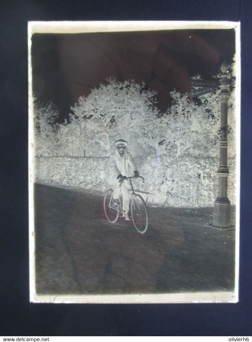PHOTO SUR VERRE BELGIQUE (M2105) CYCLISTE A VISE (2 Vues) PANNEAU CHERATTE SAROLAY RABOSEE - VELO - Plaques De Verre