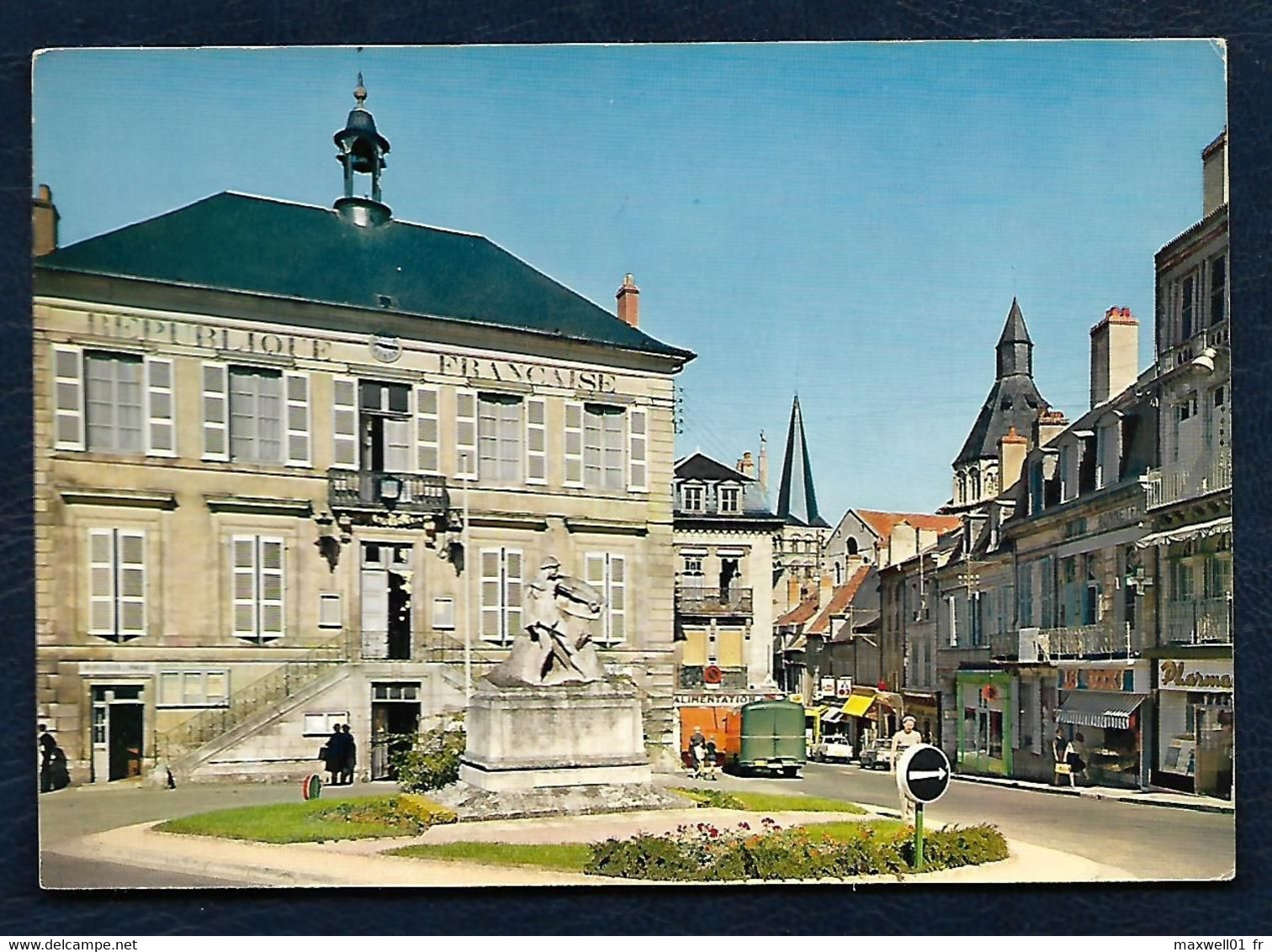 La Charité-sur-Loire (Nièvre) - L'hôtel De Ville Et L'église - La Charité Sur Loire