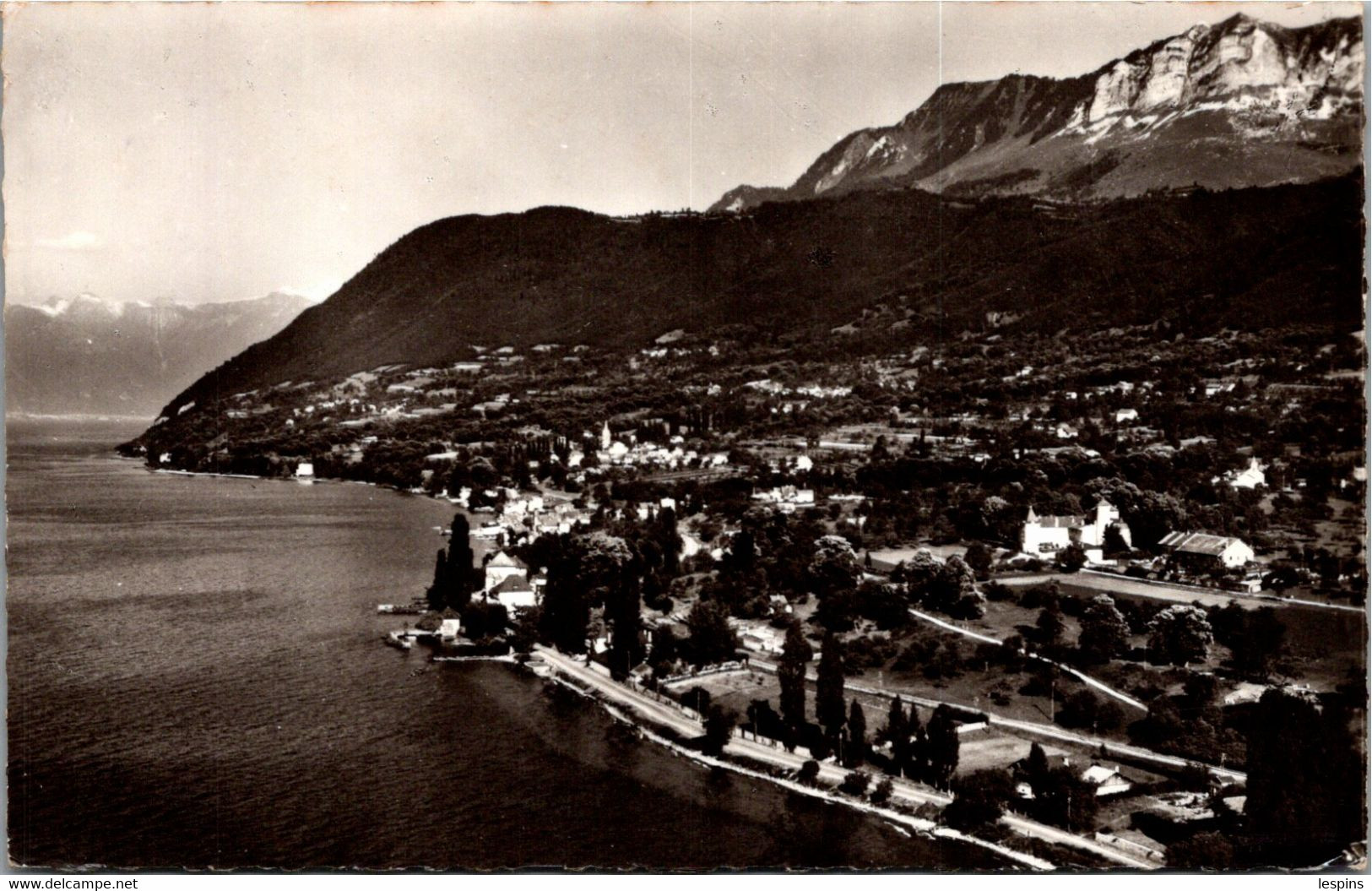 74 - LUGRIN -- Le Village, Le Lac Léman - Lugrin