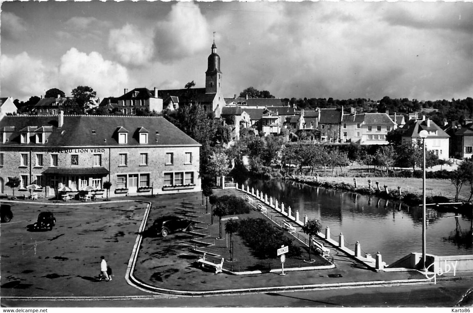 Putanges * Vue Sur L'orne Et L'église De Pont écrepin * Hôtel Du Lion Verd * Place - Putanges