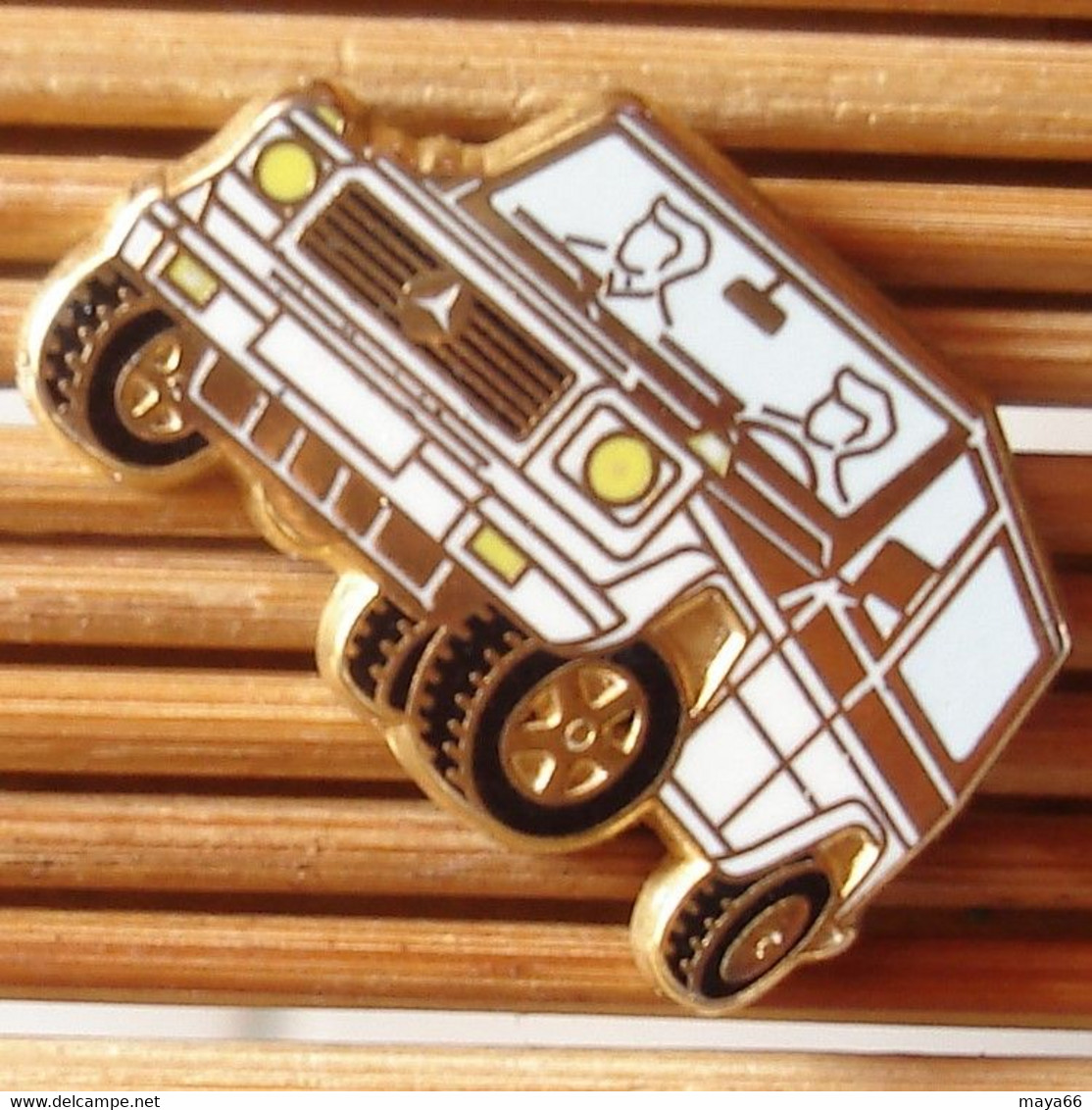 Joli Pin's Mercedes 4X4, Arthus Bertrand, TBQ, Pins Pin. - Arthus Bertrand