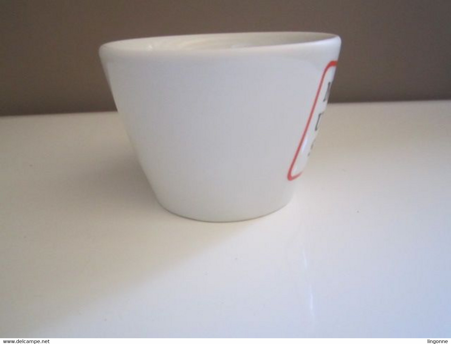 Tasse MOI J'AI UN LOOK SUPER Haut 7,5 Cm Env Poids 371 Grammes - Kopjes