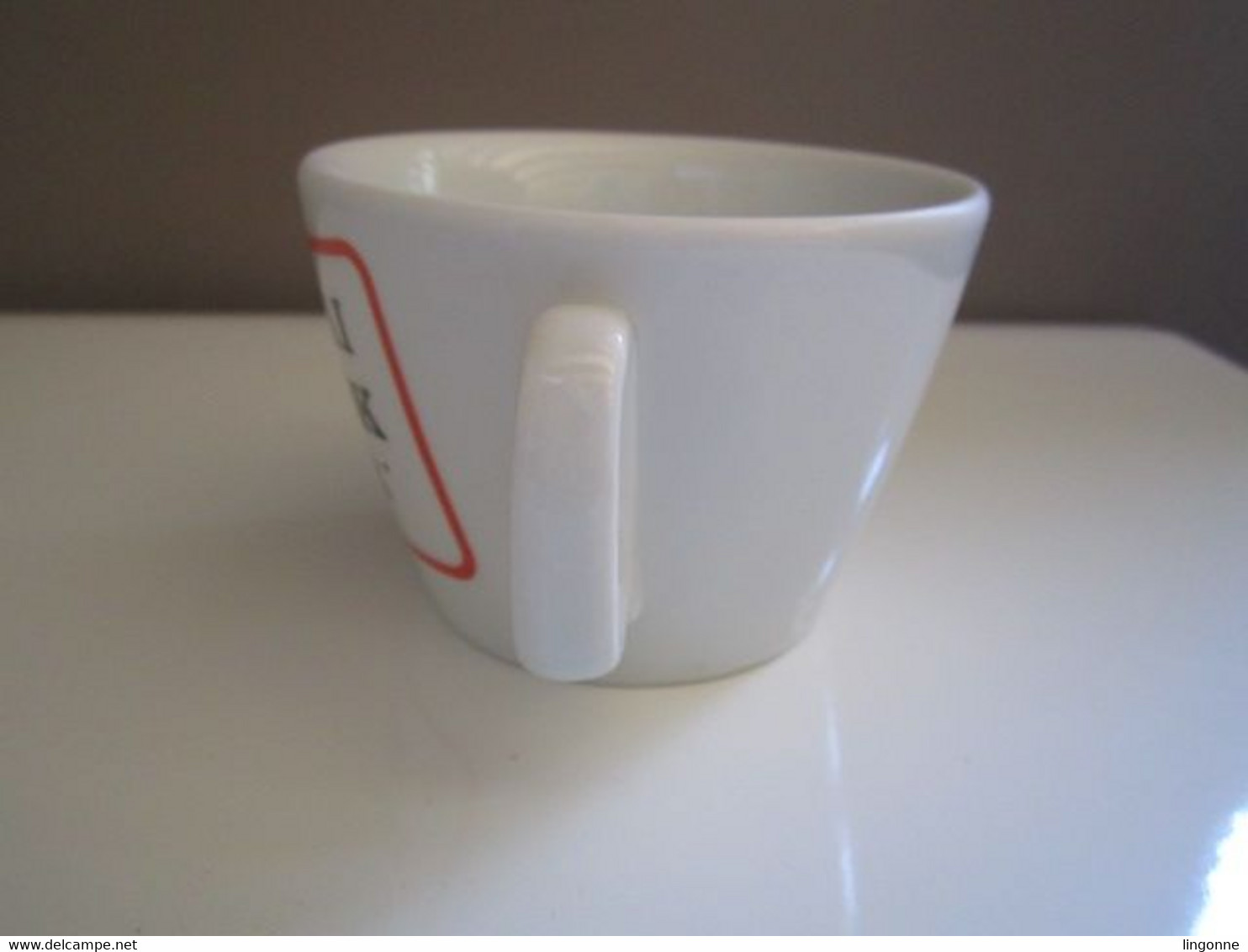 Tasse MOI J'AI UN LOOK SUPER Haut 7,5 Cm Env Poids 371 Grammes - Tasas