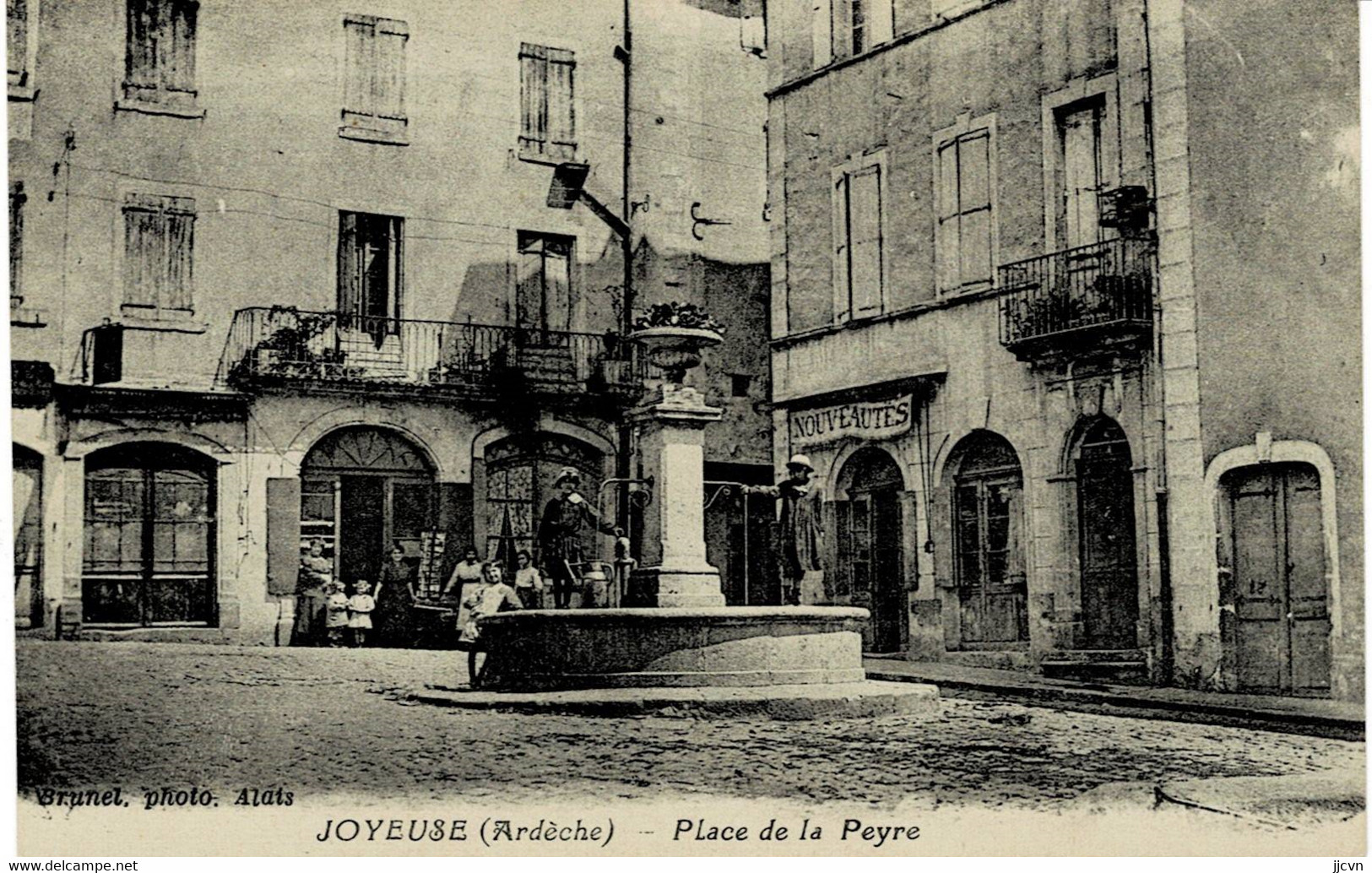07*Ardèche* - Joyeuse - Place De La Peyre - Joyeuse