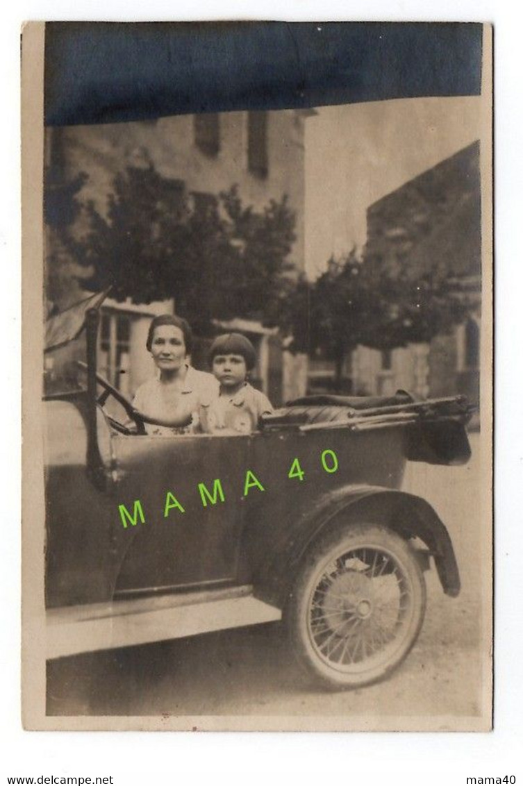 CARTE PHOTO - FILLETTE ET SA MAMAN AU VOLANT D'UNE AUTO VOITURE DECAPOTABLE - PKW