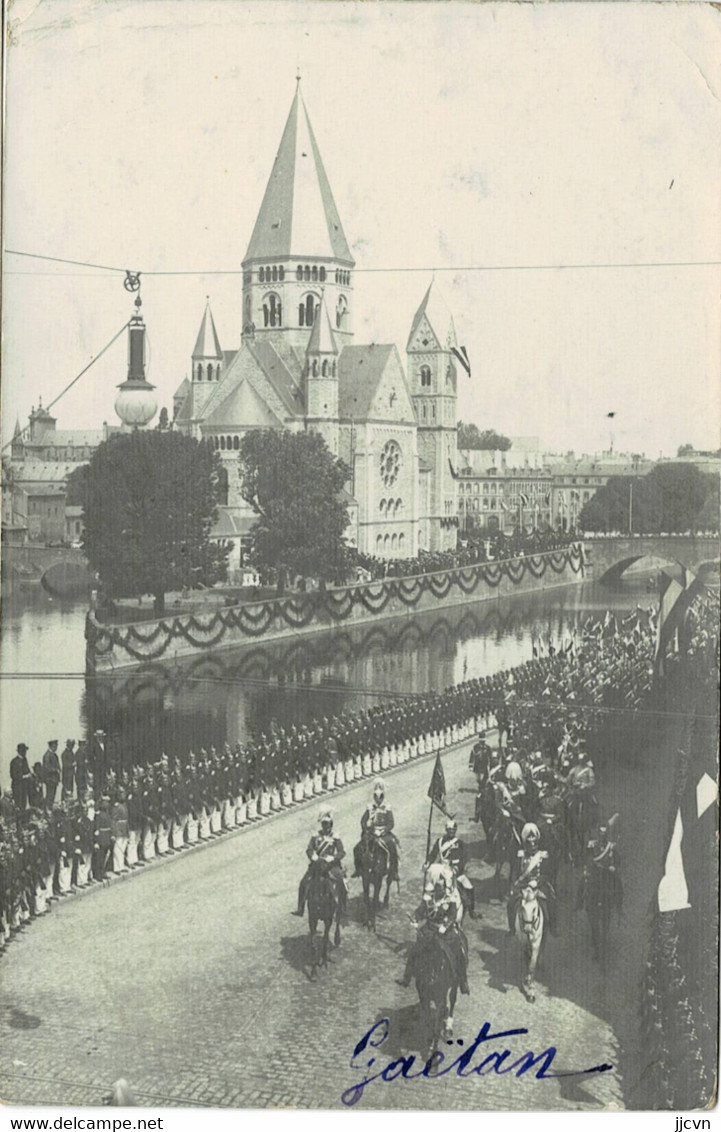 57*Moselle* - Metz - Carte Photo -Eglise Protestante De Metz - Revue De Troupes - Metz