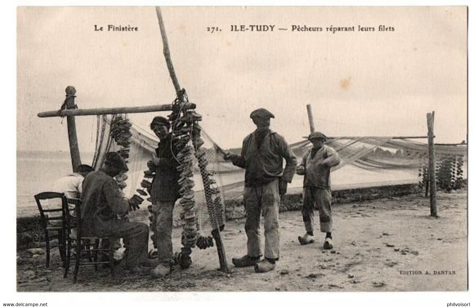 ILE TUDY PECHEURS REPARANT LEURS FILETS TRES ANIMEE - Ile Tudy