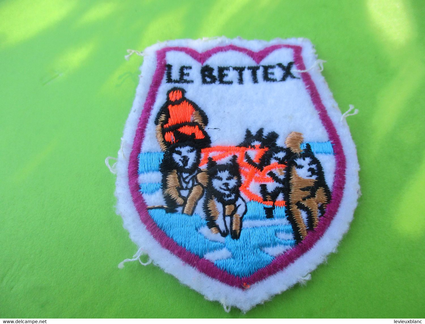 Ecusson Tissu Ancien / Le BETTEX/Saint Gervais/Plateau/ Course Chiens De Traineau/Vers 1980-1990   ET324 - Patches