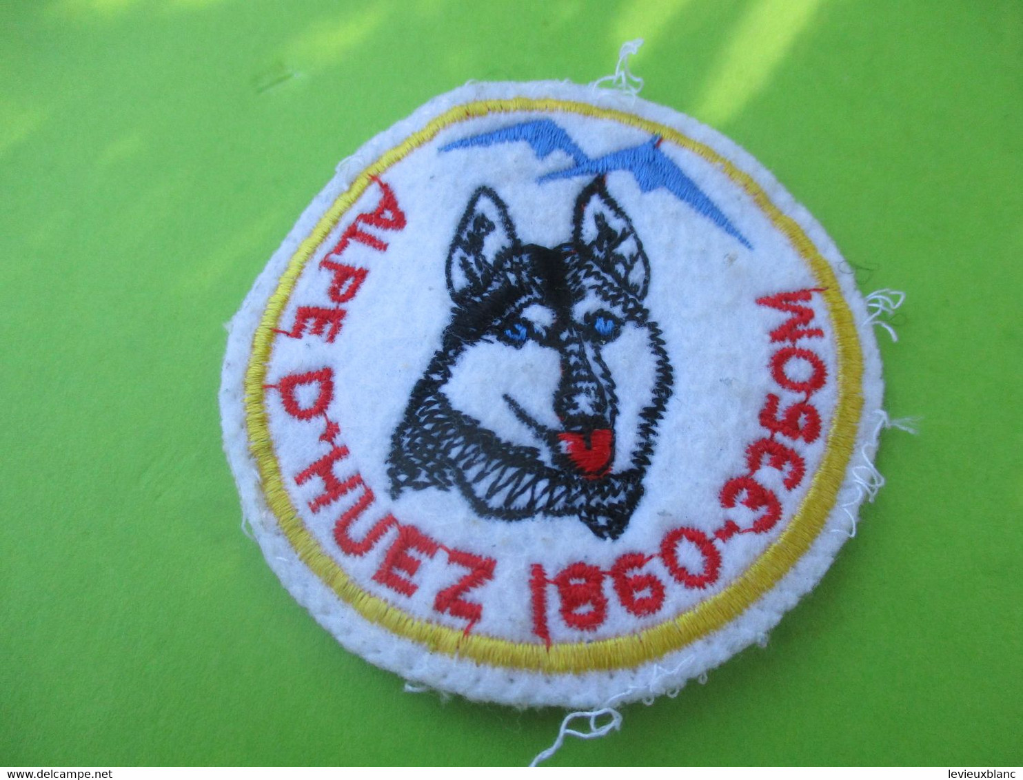 Ecusson Tissu Ancien / Alpe D'HUEZ/ Chien De Traineau /Vers 1980-1990   ET325 - Patches