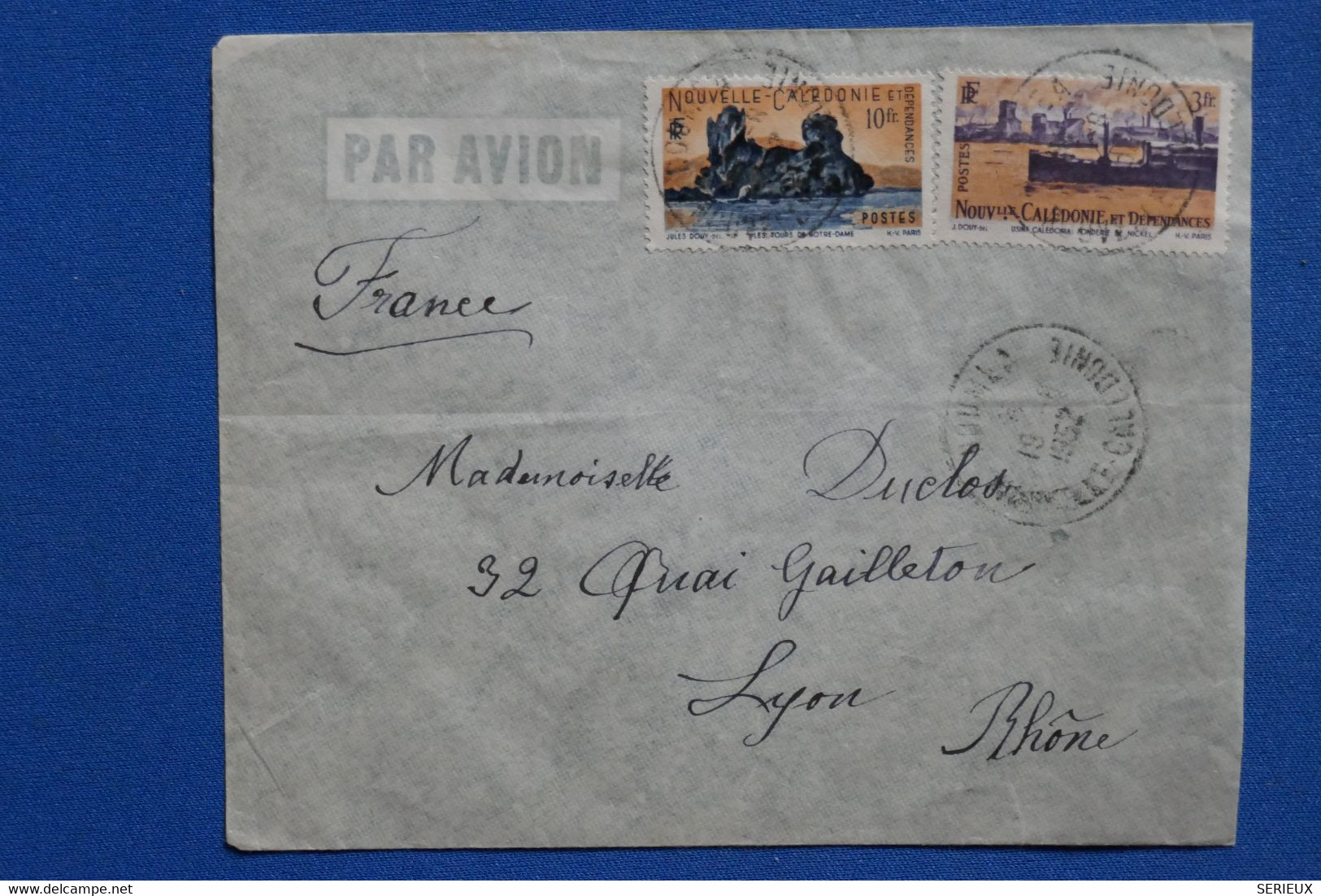 B75  NOUVELLE CALEDONIE BELLE LETTRE   1952 PAR AVION  NOUMEA  POUR LYON FRANCE+AFFRANCHISSEMENT INTERESSANT - Lettres & Documents