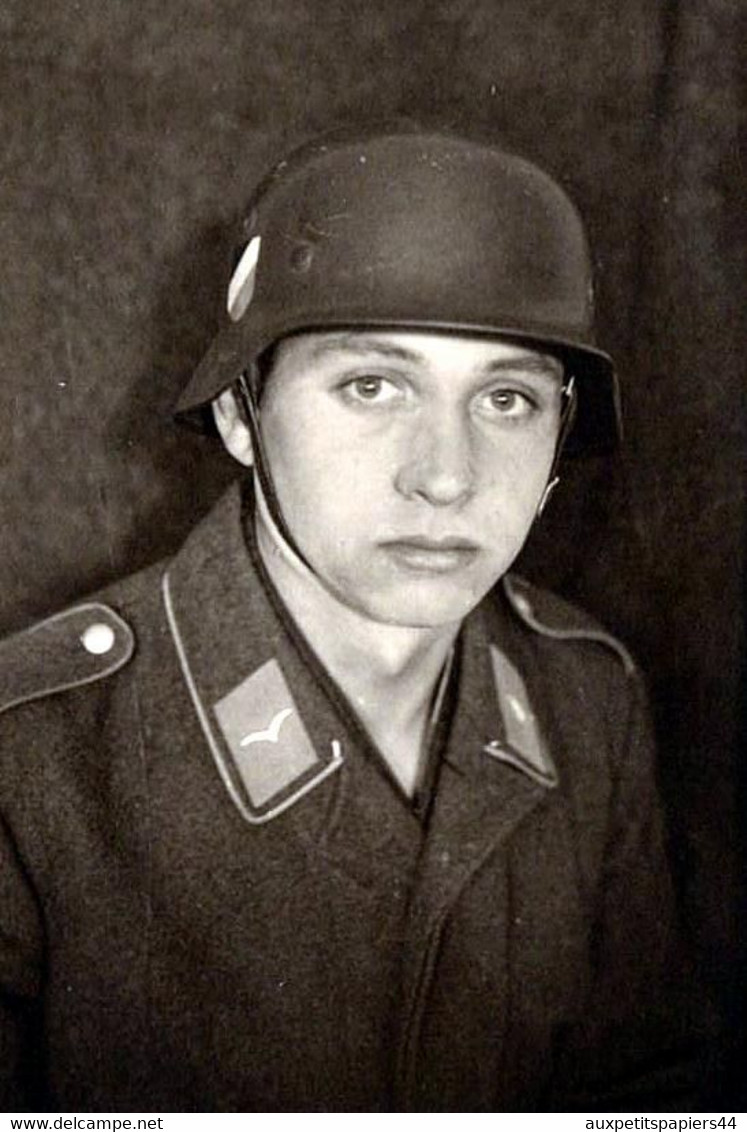 Photo Originale Guerre 1939/45 Portrait D'un Jeune Soldat Casqué De Le Wehrmacht Vers 1930/40 - Guerre, Militaire
