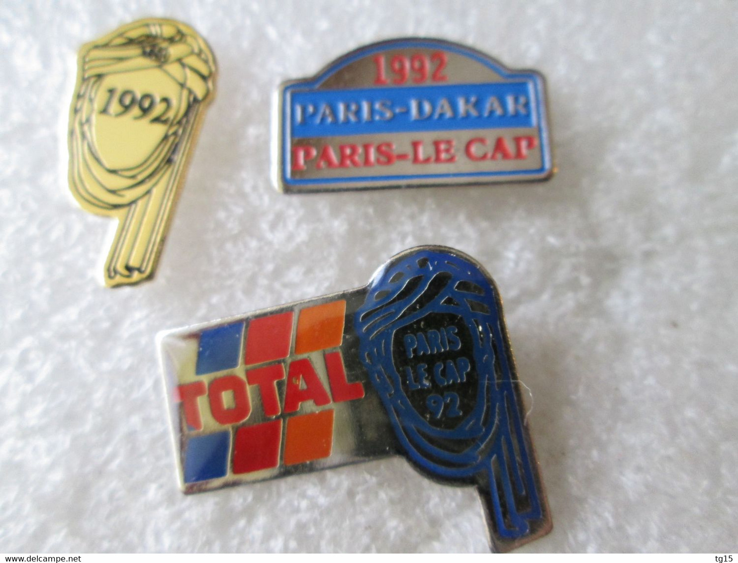 PIN'S     LOT 3  PARIS  DAKAR  92 - Rallye
