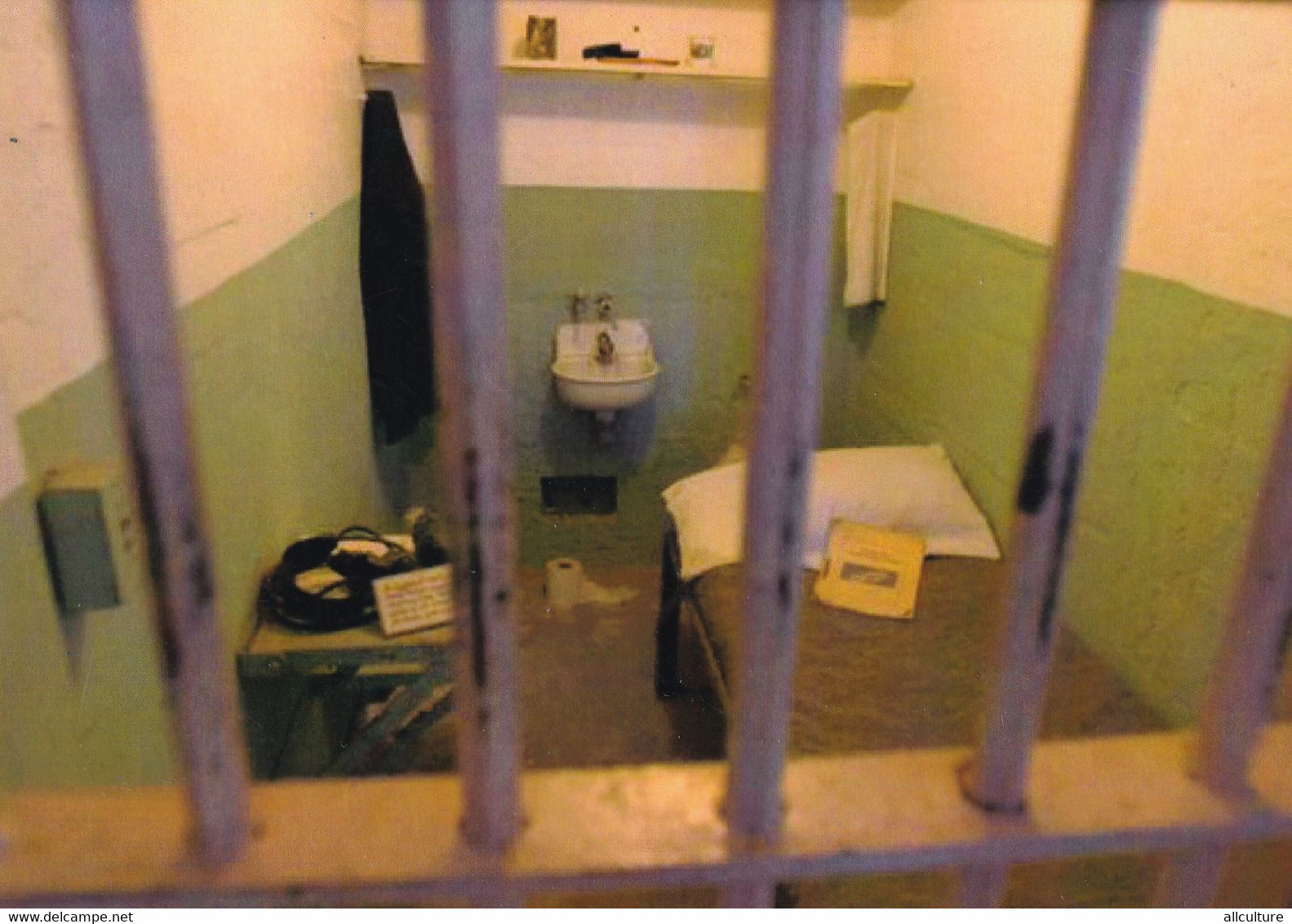 A9356 - OLD PRISON INSIDE CELL POSTCARD - Prison