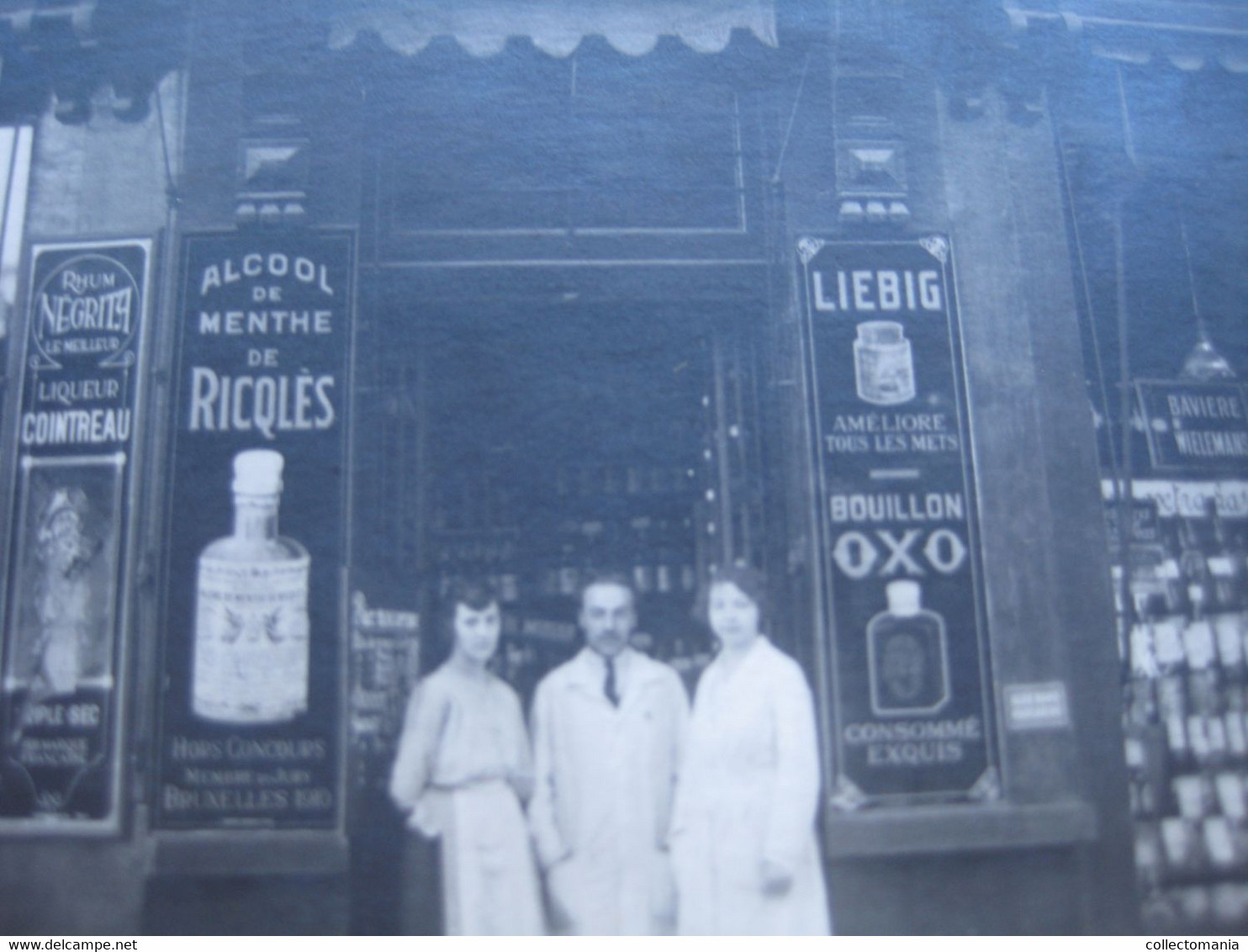 carte postale photo Molenbeek  DELHAIZE  Le Lion  magasin ( winkel ) annimé circa 1906 - rue  église Saint Anne