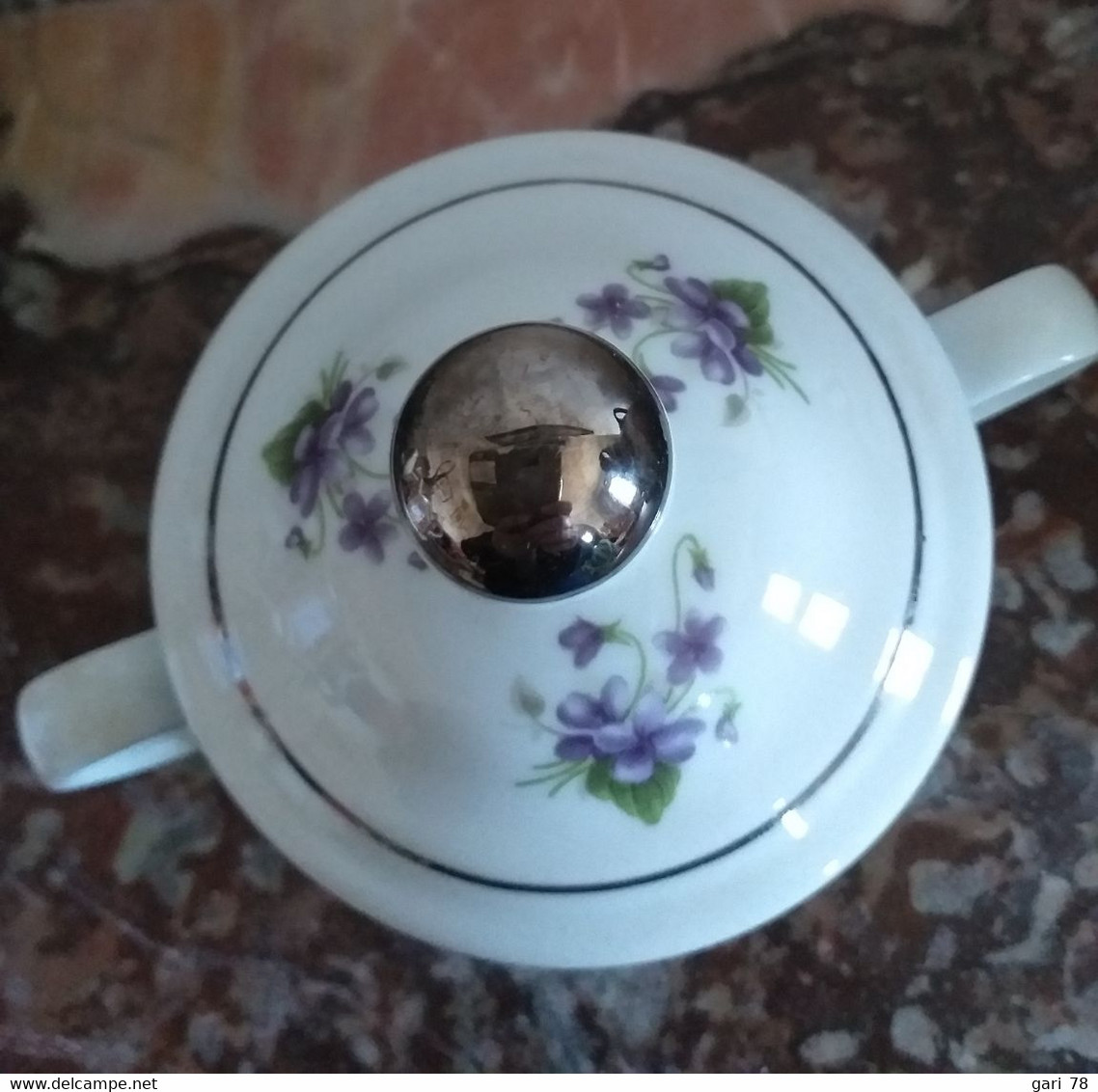 Bonbonniere En Porcelaine Ou Sucrier, LA VIOLETA Madrid - Motif De Violettes - Otros & Sin Clasificación