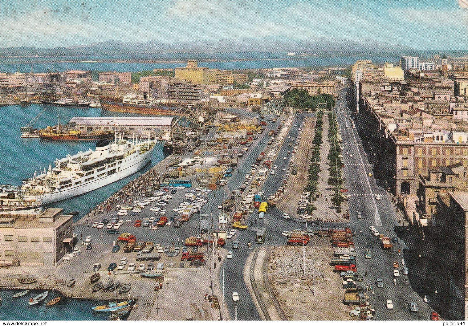 CARTOLINA CAGLIARI PANORAMA DAL PORTO E VIA ROMA, ANIMATA, ANNI 70 VIAGGIATA - Cagliari