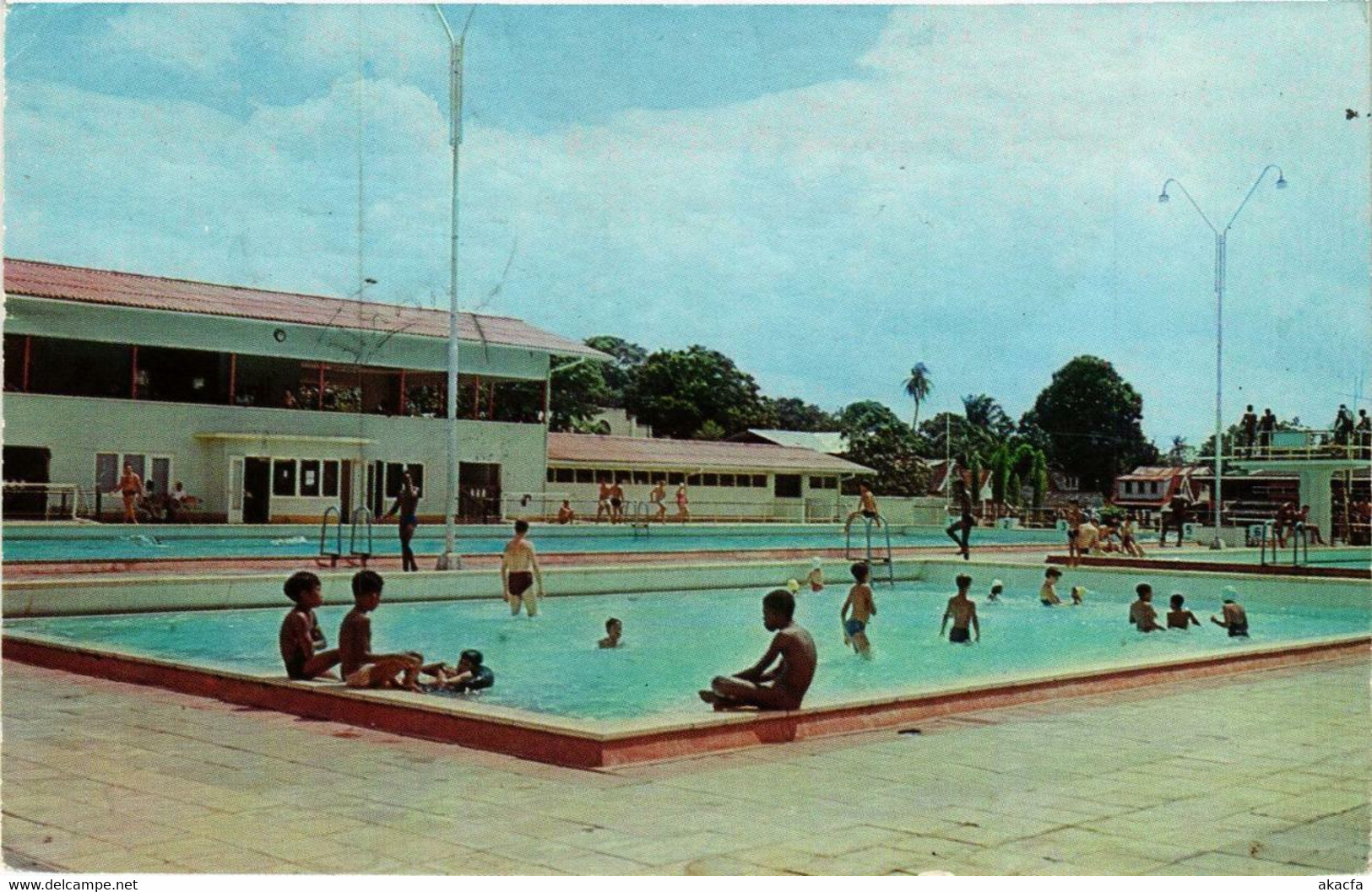 CPM AK Zwemmen In Parima Een Kijkje In Het Volkszwembad SURINAME (750444) - Suriname