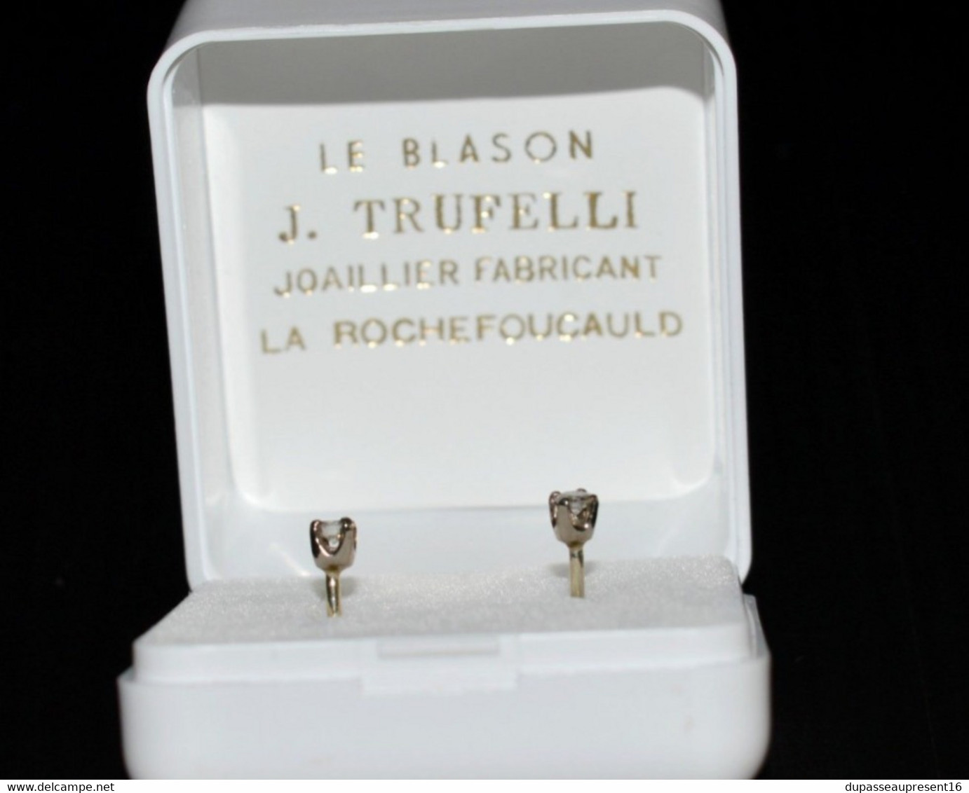 JOLIE PAIRE de BOUCLES D'OREILLES OR poinçon tête d'aigle DIAMANTS 0,20 carats