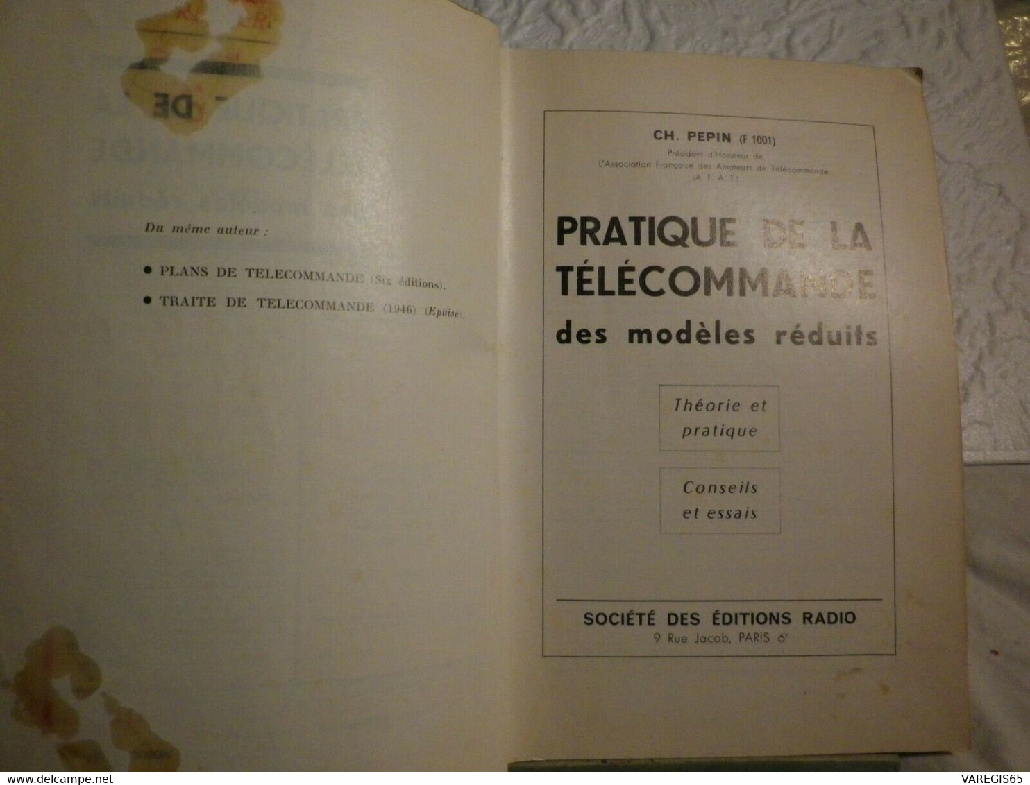 2 LIVRES - MANUEL TELECOMMANDE RADIO 1955 - PRATIQUE DE LA TELECOMMANDE 1961 - POUR MODELES  REDUITS