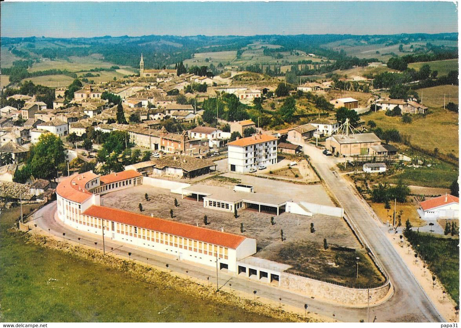 MONTCLAR De QUERCY    (T. Et G.)  Vue Aérienne  Avec Le C.E.G. - Montclar De Quercy