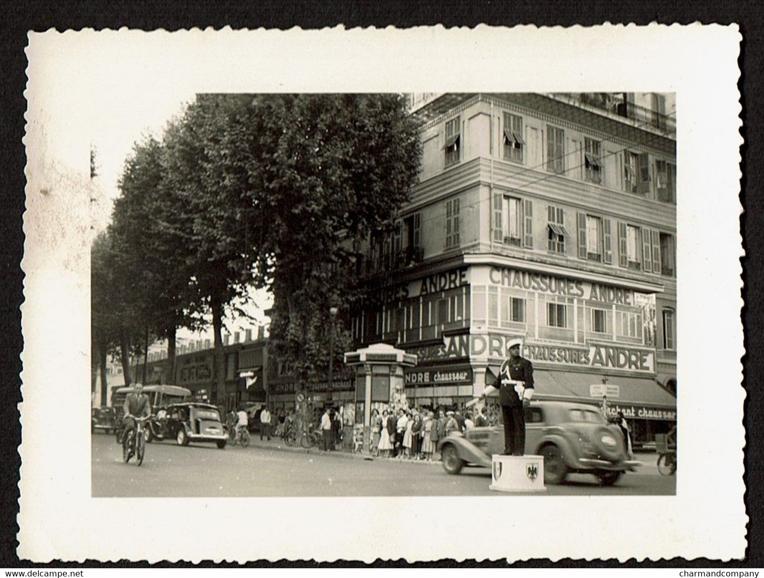 Photo Originale 10 X 7 Cm C1950 - A Situer - NICE ? Policier - Magasin Chaussures André - Traction Avant - Lieux