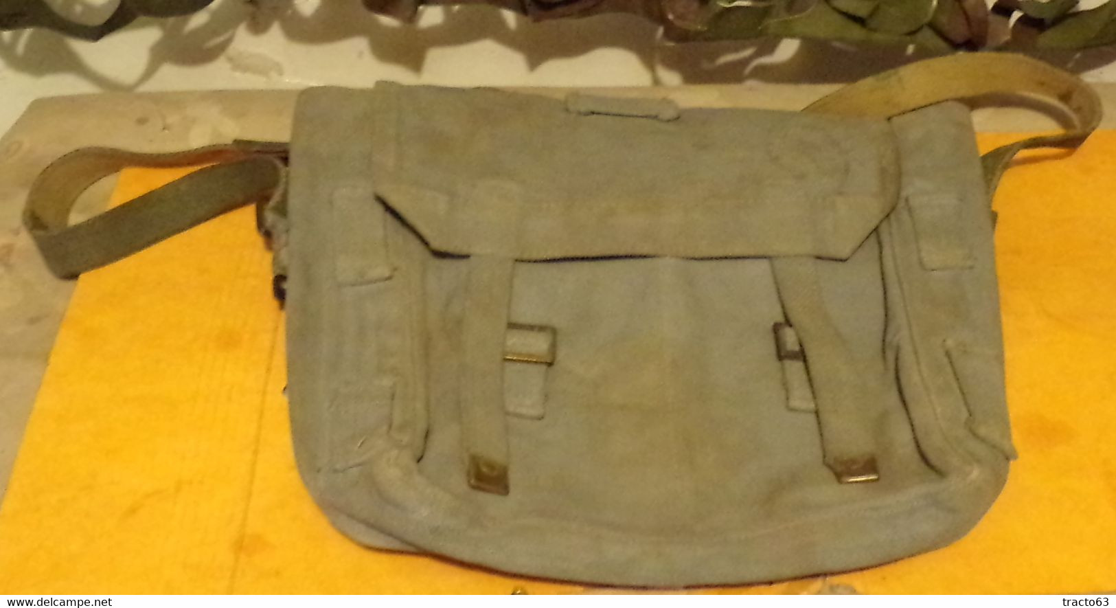 MUSETTE DE L'ARMEE BELGE SANS  TAMPON , PERIODE ANNEE  DE 1960 ENVIRON  ,  ETAT VOIR PHOTOS . POUR TOUT RENSEIGNEMENT ME - Uitrusting