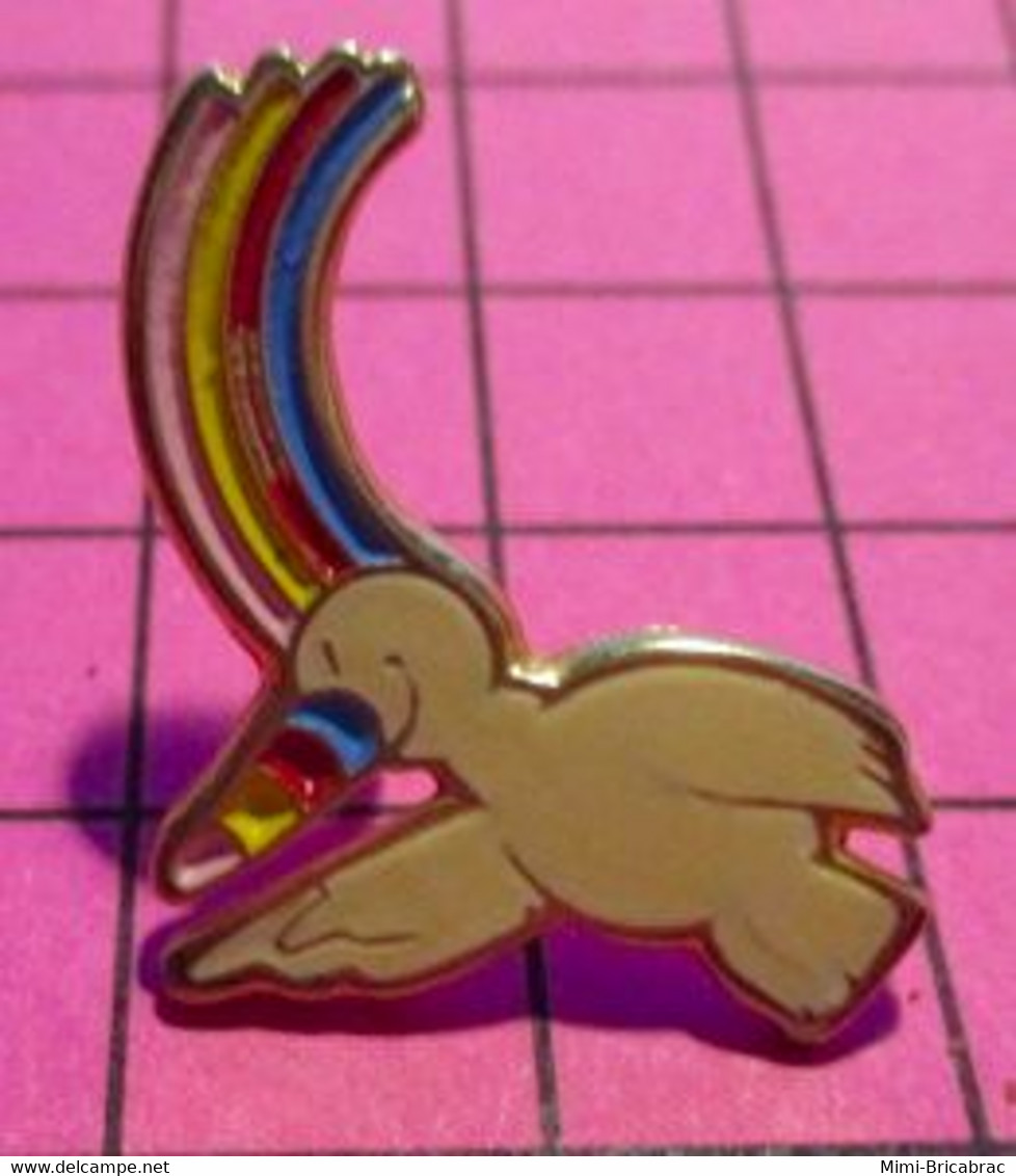 621 Pin's Pins / Beau Et Rare / THEME : ANIMAUX / OISEAU AVEC UNE CRETE ARC-EN-CIEL Par BERTONI - Dieren