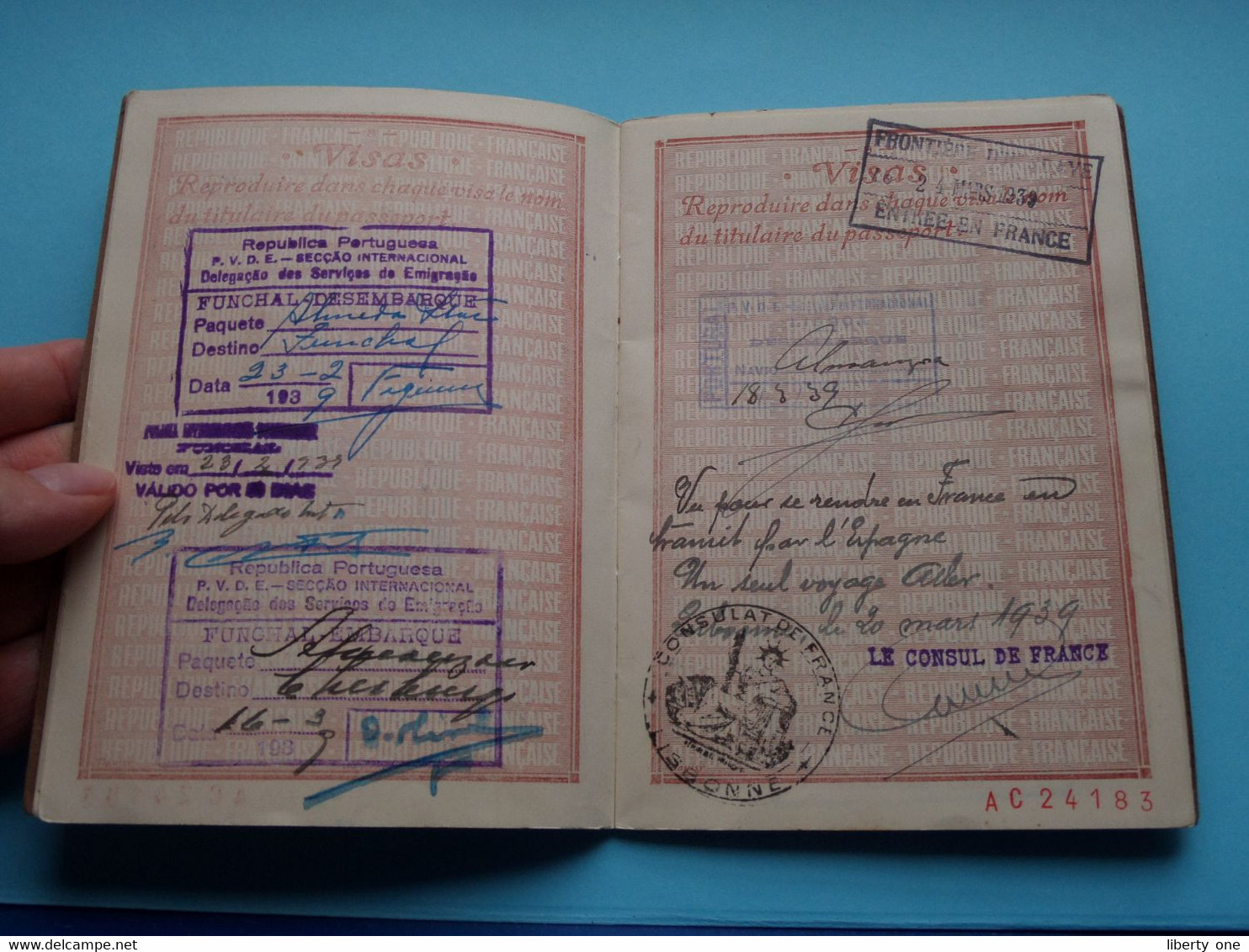 PASSEPORT Rép. Française N° 47 ( Francheur Simone 9 Juillet 1919 Lille ) 1939/40 (voir Photo) !