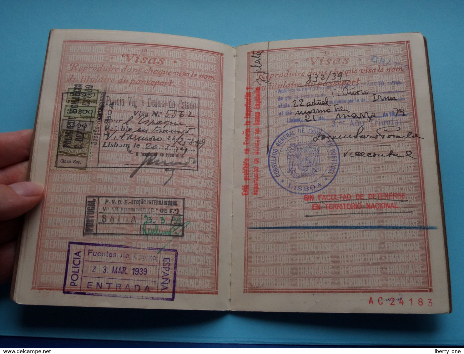 PASSEPORT Rép. Française N° 47 ( Francheur Simone 9 Juillet 1919 Lille ) 1939/40 (voir Photo) !