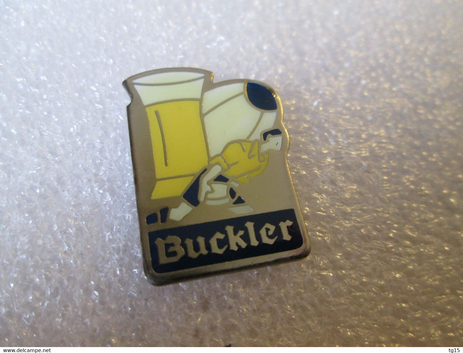 PIN'S   BIERE  BUCKLER   RUGBY - Bière