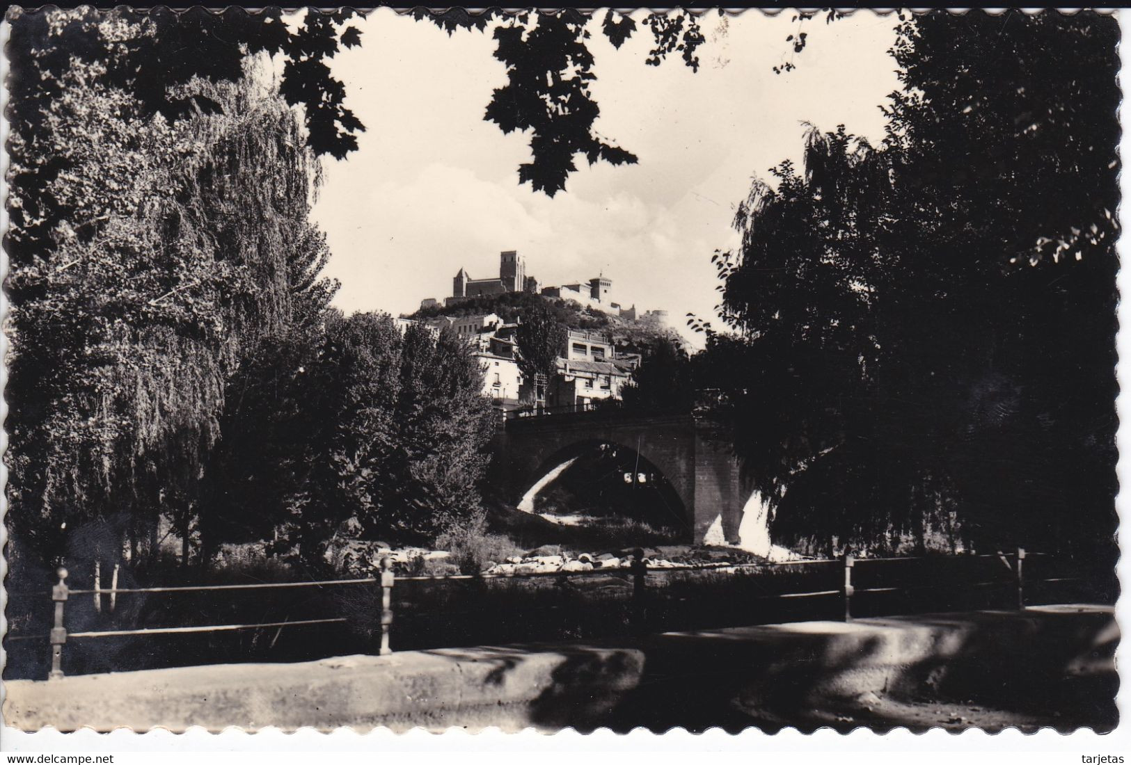 POSTAL DE ALCAÑIZ DE UNA BELLA PERSPECTIVA DESDE LA GLORIETA DEL AÑO 1960 (EDICIONES ARTIGOT) - Teruel