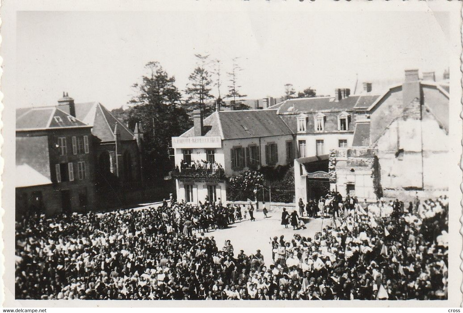 -- 50 - COUTANCES PHOTO FETE DU 29 MAI 1949 PLACE PARVIS NOTRE DAME - Coutances