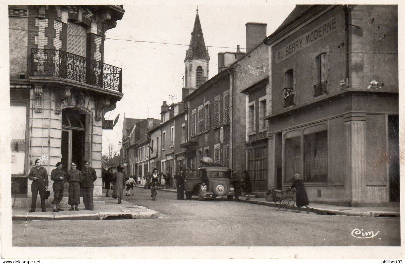 Henrichemont. Rue De Bourgogne, Côté Droit. - Henrichemont