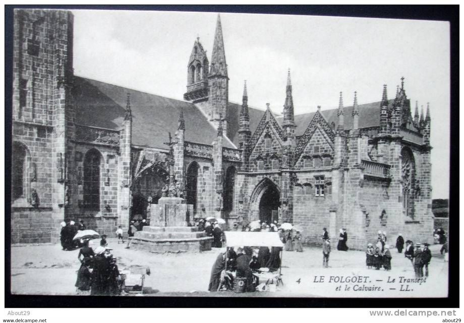 CPA 29 LE FOLGOET - Le Transept Et Le Calvaire - Un étal De Marché - LL 4 -  Réf. I 37 - Le Folgoët