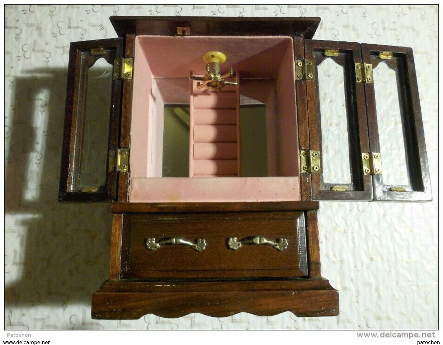 Meuble Miniature Coquette Armoire à Bijou Vitres Gravées Pour Poupon Poupée - Sonstige & Ohne Zuordnung